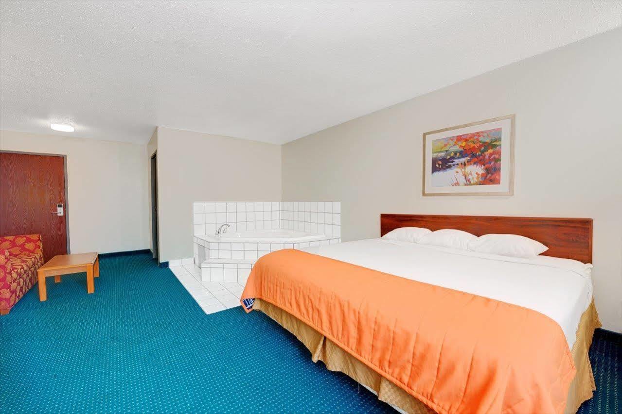 Quality Inn Noblesville-Indianapolis Buitenkant foto